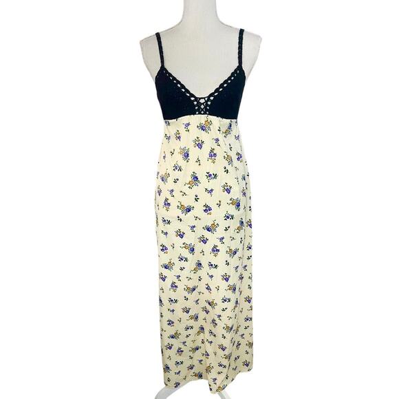 Zara Cream Floral Satin Printed and Black Crochet Knit Midi Length Dress - Picture 2 of 10